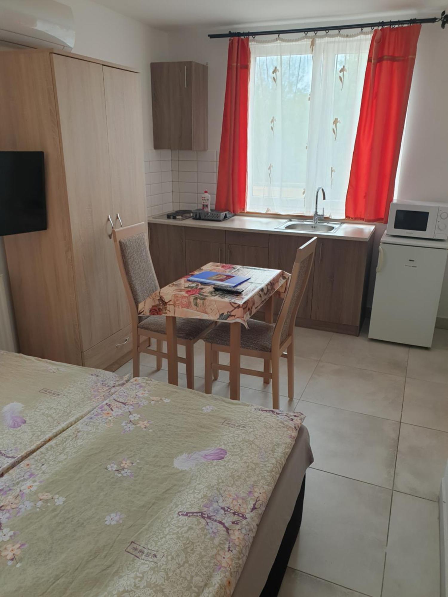 Anita Apartman Шопрон Екстер'єр фото